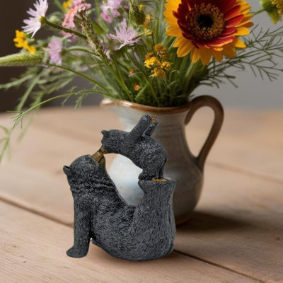 Figurine de maman ourson et ourson en résine rustique en bois noir célébrant l'amour et l'affection de la mère