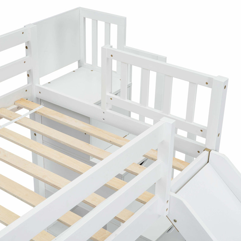 Lit superposé simple au-dessus d'un lit double en pin massif blanc avec glissade, escalier de rangement et garde-corps de sécurité (ancien numéro de référence W504S00185)