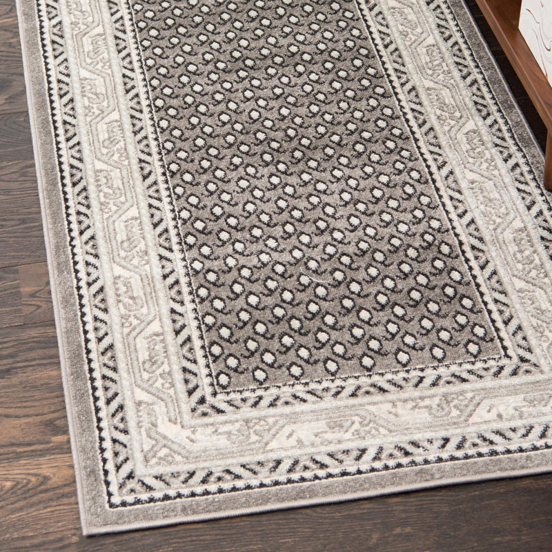 Tapis gris à motif géométrique Swinson, Gris, Tapis de couloir 2 pi x 6 pi 1 po