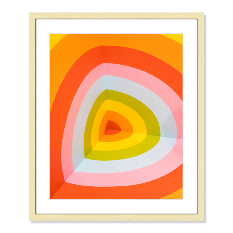 Imprimé Sherbet Bullseye par Jason Leung, H 25,5 po x l 21,5 po x P 1,25 po, Cadre photo doré simple, Oui