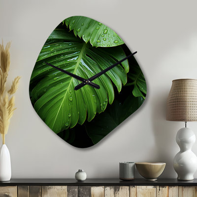 Feuille de palmier Serenity - horloge murale asymétrique en métal vert
