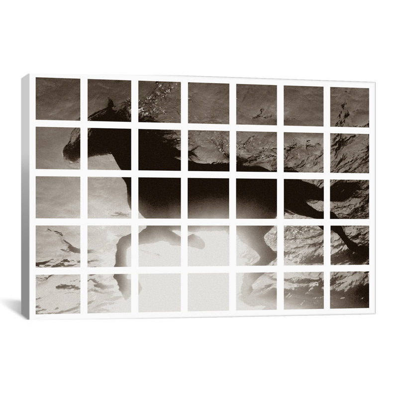 Albree Modern, cheval de natation moderne, impression sur toile, H 12 po x l 18 po x P 1,5 po, Toile tendue, Pas de tapis