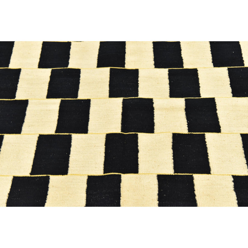 Tapis noir Kilim