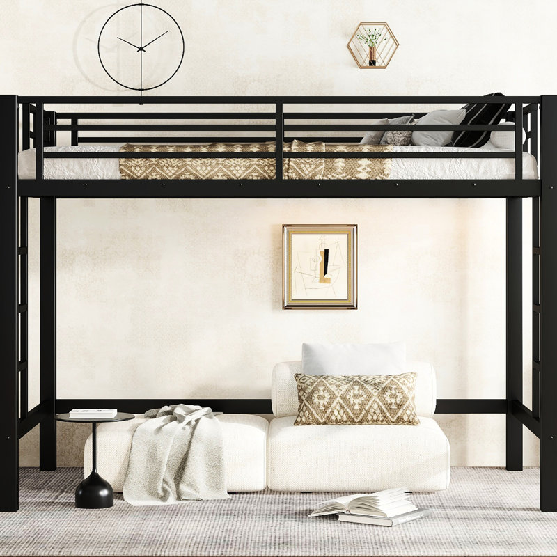 Lit mezzanine simple en métal noir avec support stable, double échelle latérale et style élégant et élégant dans un dortoir