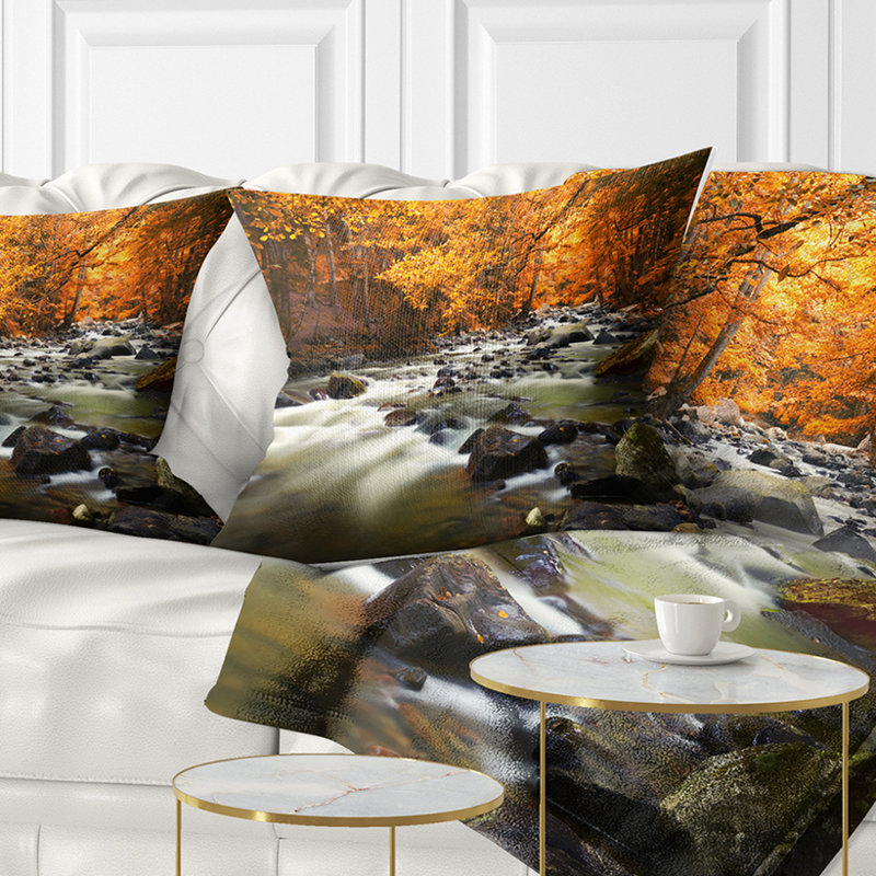 Coussin d'automne avec arbres et rivière Autumn Terrai, 18 po x 18 po, Coussin décoratif