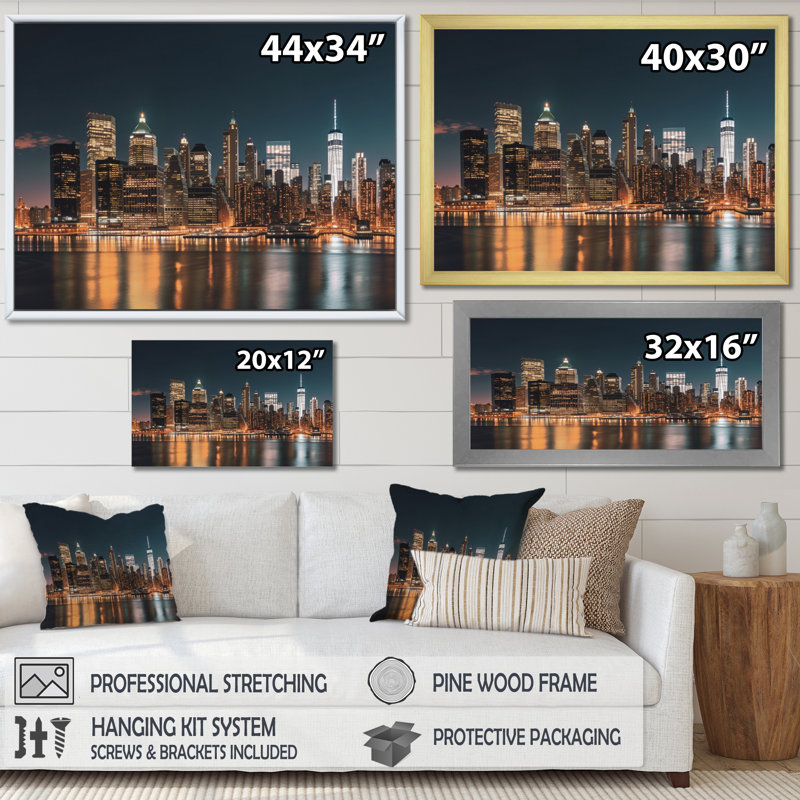 «Reflection of New York City at Night», reproduction sur toile, H 24 po x l 32 po x P 1 po, Cadre flottant doré