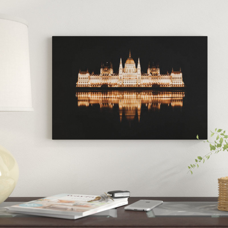 « budapest, hongrie » par luke anthony gram, reproduction d’impression sur toile tendue, H 40 po x l 60 po x P 1,5 po