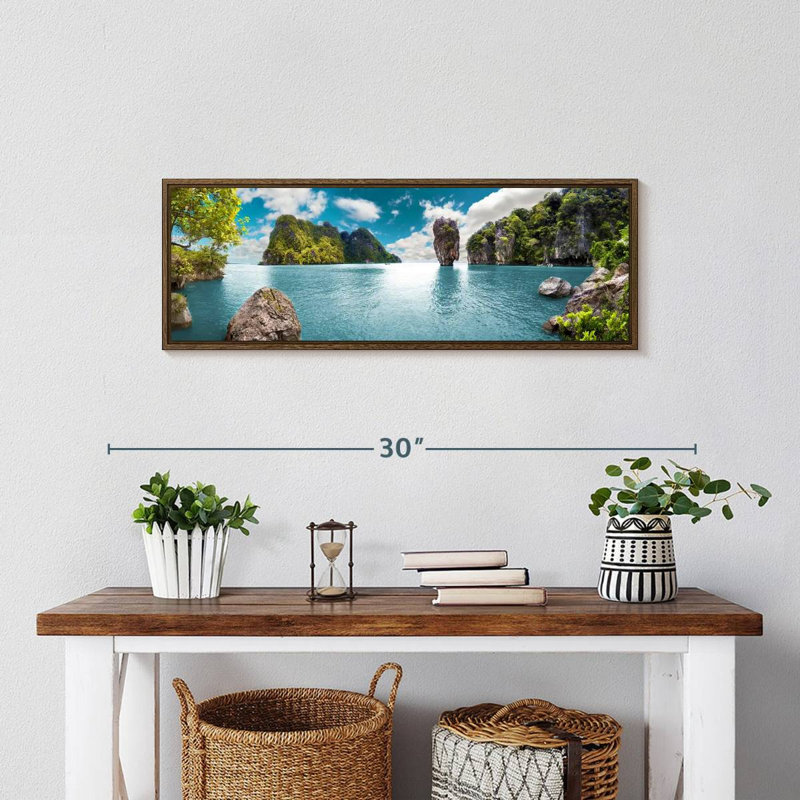 Iconic James Bond Island, 25 po x 9 po, Cadre flottant noyer