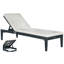 Chaise longue simple inclinable en acacia avec coussins 74,4 po Centerview-33394034