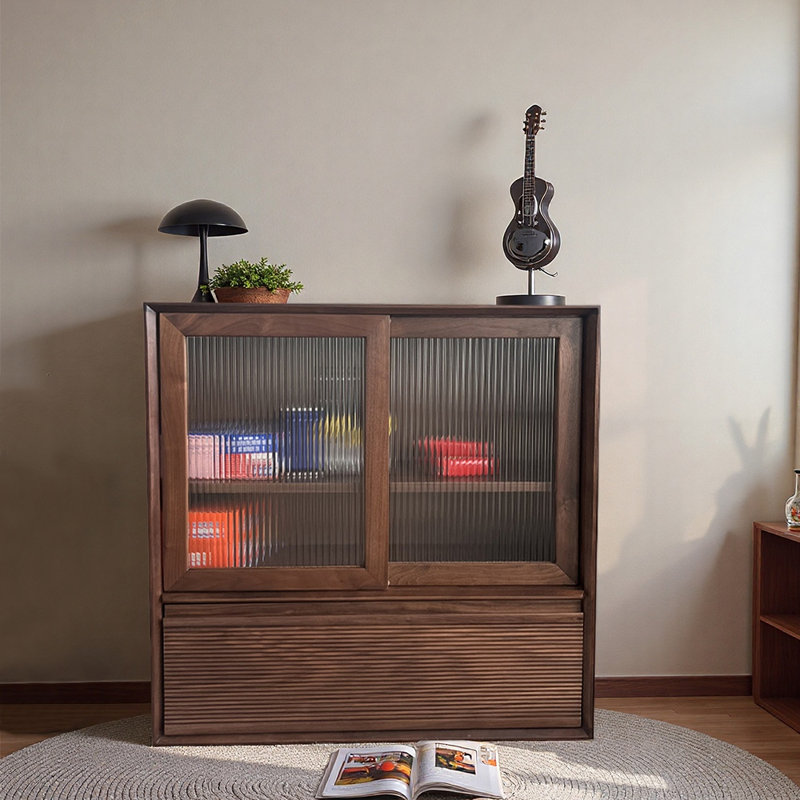 Petite bibliothèque au sol de style européen