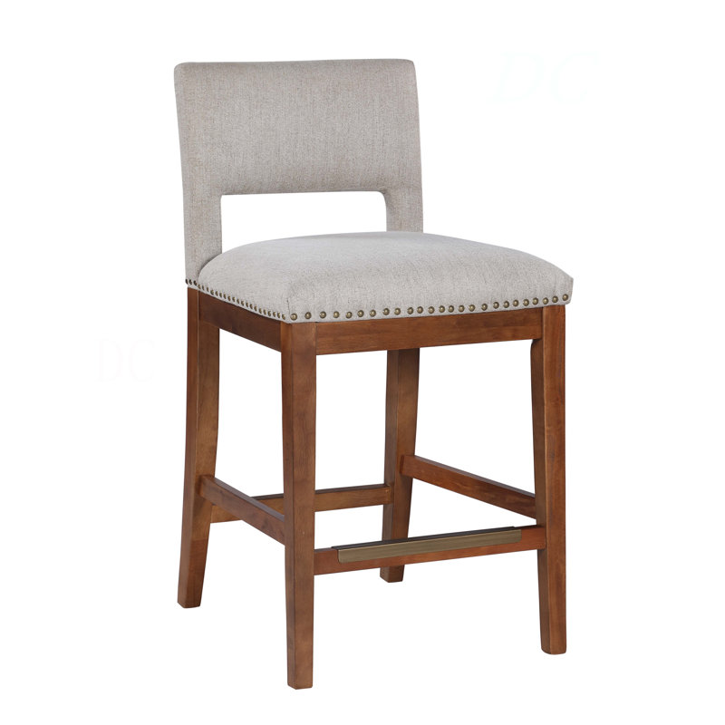 Tabourets de bar rembourrés avec clous et pieds en bois (1 pièce seulement)