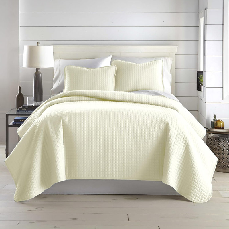 Southshore Fine Linens Vilano Oversized Quilt Set, Double-Brushed Microfiber Lightweight Quilted Bedding with Waffle Geometric Pattern and 2 Pillow Shams, Full/Queen, Cream