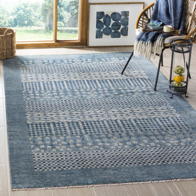 Tapis bleu en laine tissé à la main Vineyard