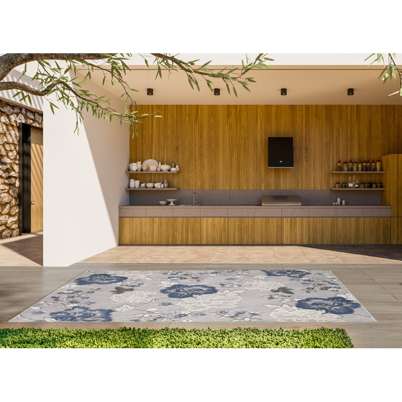 Floral Machine Woven Indoor / Outdoor Area Rug, Rectangle 5'3" x 7', Gray