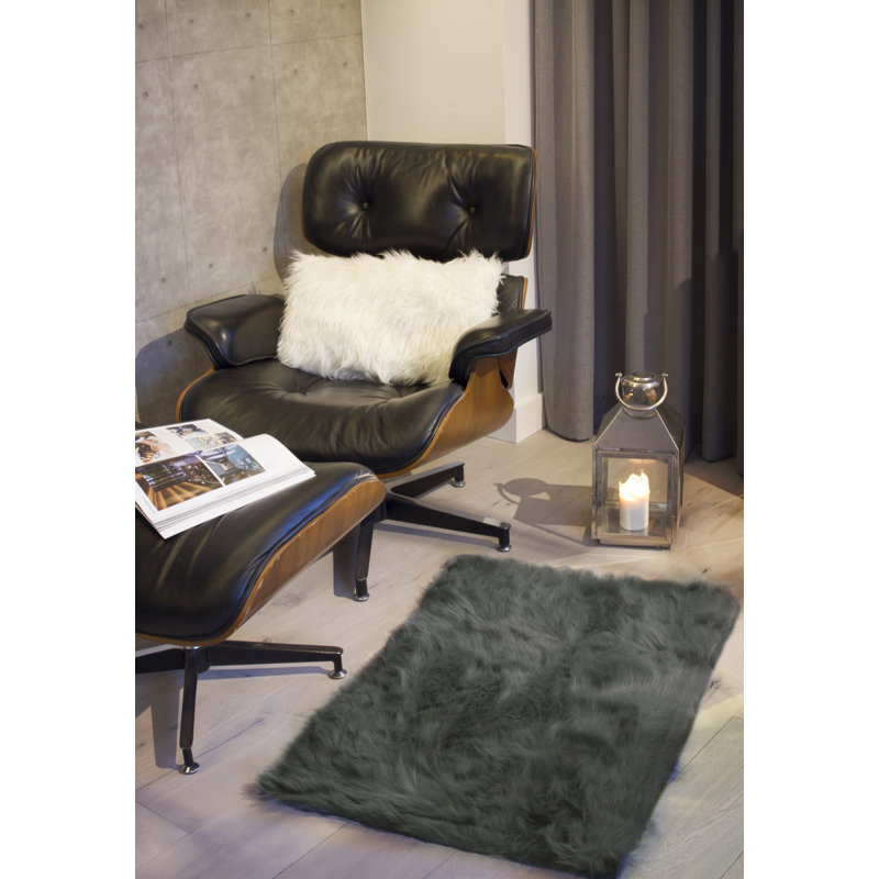 Tapis rectangulaire gris 24 po x 36 po x 1,5 po Chijioke