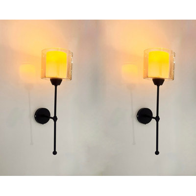 Lampe murale élégante avec corps en métal et capuchon en verre, noir et crème, 23,6 po x 5,9 po x 11,8 po | 1 x douille de 3,15 W à DEL, à piles (3 AA) | Luminosité 4500K, interrupteur marche / arrêt, parfait pour la décoration intérieure et les