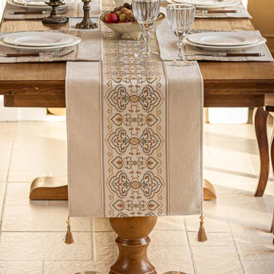 Chemin de table avec bande centrale en jacquard et pampilles, beige, 72 po x 14 po