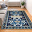 Tapis doux non tissé à motif floral complexe dans des tons neutres, parfait pour ajouter une touche d'élégance à votre décor de salon ou de chambre à coucher-114329736
