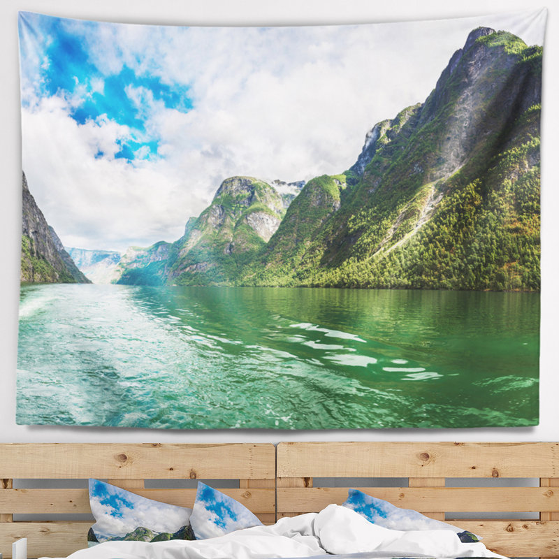 Tapisserie en polyester lake sognefjord avec accessoires suspendus inclus, H 78 po x l 92 po