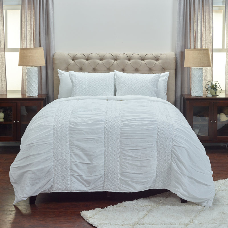 Carly Modern & Contemporary Cotton Quilt, White, Queen
