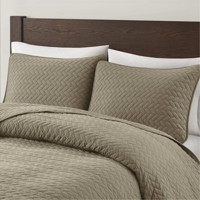 Queen 3 Piece Luxurious Oversized Quilt Set