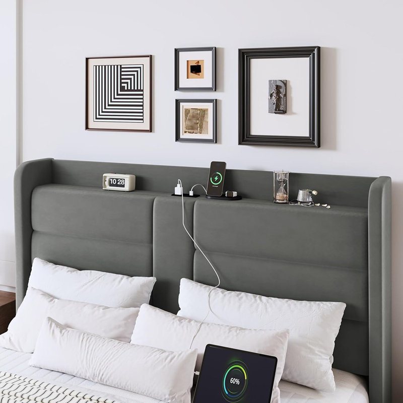 Structure de lit plateforme grand format avec station de charge et tête de lit de rangement, conception à oreilles en velours rembourré et port USB, support de lattes en bois robuste, aucun sommier requis, assemblage facile, gris
