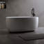 Baignoire indépendante de 47 po en pierre de résine à surface solide, une baignoire indépendante de conception moderne avec drain escamotable et tuyaux de trop-plein