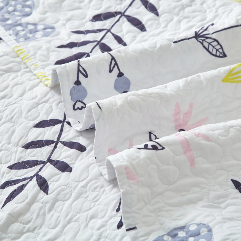 3 Piece  All Season Cottagecore Microfiber Quilt Set, Queen Quilt + 2 Standard Shams, White Floral