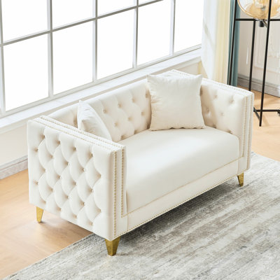 Velours 2 places beige moderne 58 po, garniture cloutée, accoudoirs carrés, velours de haute qualité, assise confortable et expérience