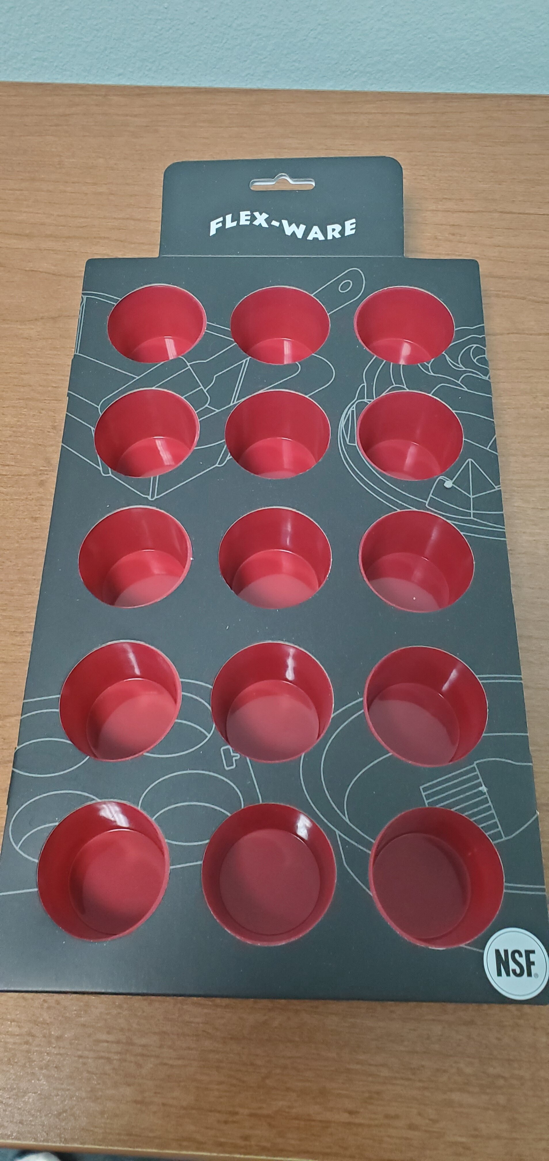 https://assets.wfcdn.com/im/09698844/compr-r85/1192/119229969/twin-towers-trading-15-cup-non-stick-silicone-mold-with-lid.jpg