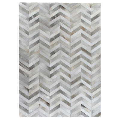 Natural Hide Cowhide Chevron Indoor Rug
