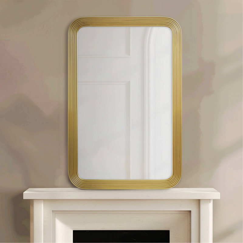 Miroir mural en métal avec détail cannelé