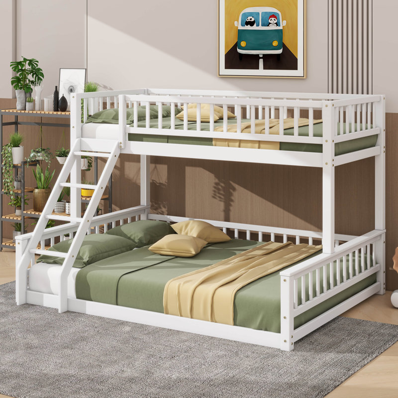 Lit superposé simple au-dessus de grand lit moderne avec échelle intégrée et garde-corps fiables, Blanc