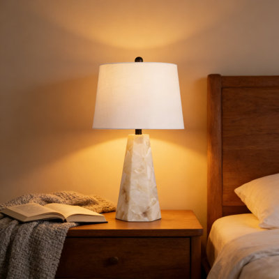 Lampe de table géométrique moderne avec base en pierre d'albâtre naturelle et abat-jour en lin blanc, comprenant une ampoule à DEL de 9 W pour le salon ou la chambre à coucher, homologuée UL