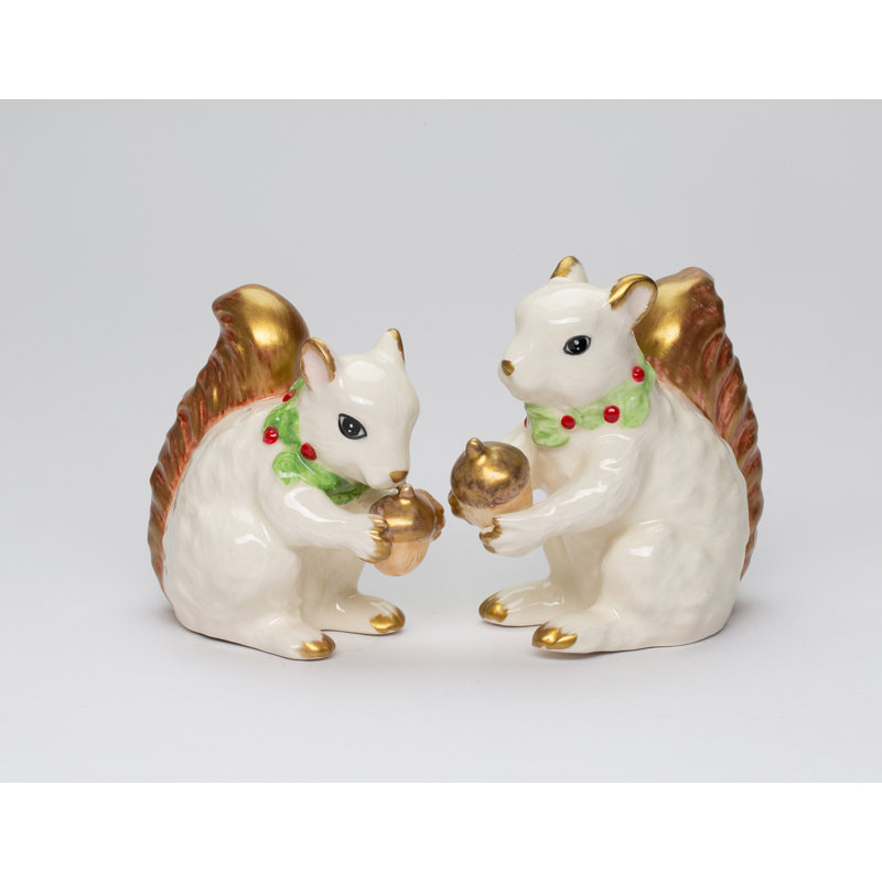 Couple d'écureuils de récolte sel et poivre
