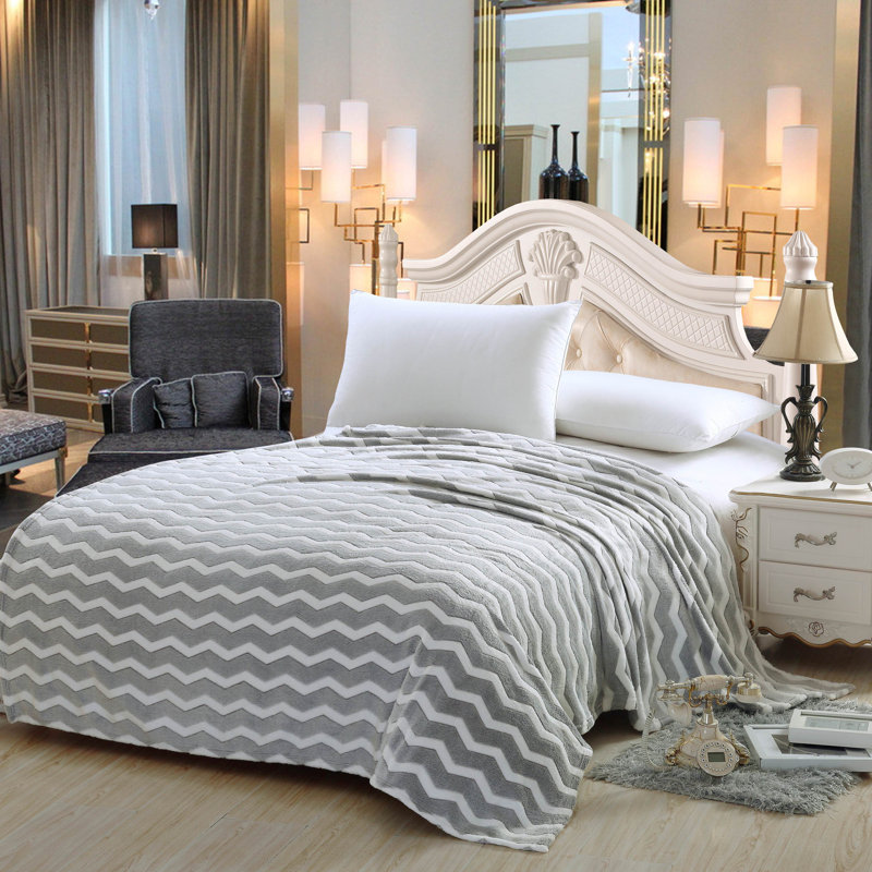 Couverture en zigzag à chevrons d’élégance luxueux Majewski, Grand, Gris