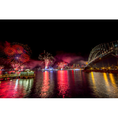 «Fireworks In Sydney Harbor» par Kaszojad - reproduction d'art sur toile tendue