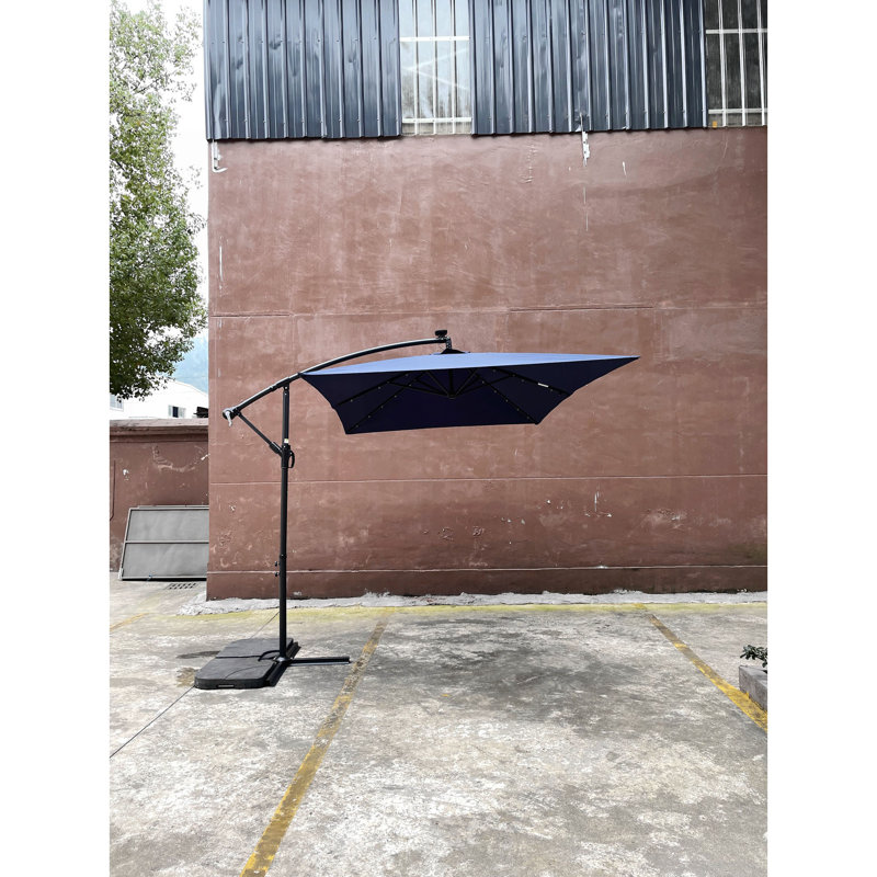Parasol d'extérieur moderne à énergie solaire à DEL avec manivelle, Bleu marine, H 98,4 po x l 120 po x P 78 po