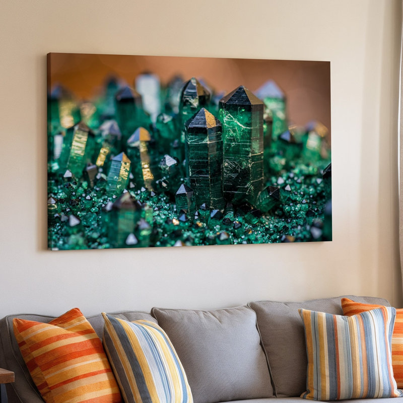 Toile, vue rapprochée de formations de cristal vert éclatant mettant en vedette des facettes angulaires nettes qui reflètent la lumière