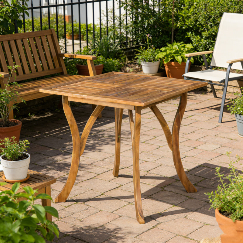 Table carrée d'extérieur en teck de 31,5 po x P 31,5 po avec pieds courbés et lattes de bois perpendiculaires