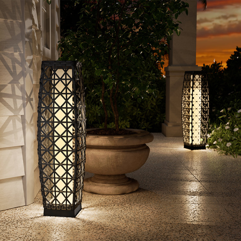 Lampe sur pied à énergie solaire Blue Hug, H 30,71 po x l 8,27 po x P 8,27 po