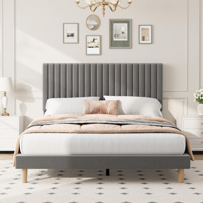 Lit plateforme tapissier pleine grandeur en velours, tête de lit ajustable capitonnée à 3 niveaux à lattes verticales, lattes de bois robustes, structure en métal, aucun sommier nécessaire pour la chambre à coucher, gris clair