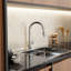 Robinet de cuisine moderne sans contact-112485393