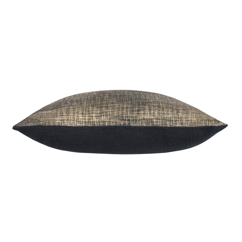 Coussin décoratif en coton Cloud9 Design Mira 24 po x 24 po avec détails métalliques dorés, Doré