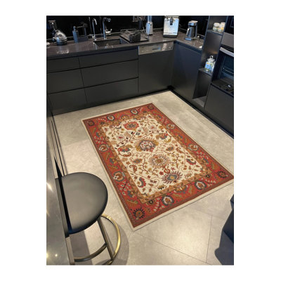 Tapis tissé rétro dans les tons de rouge