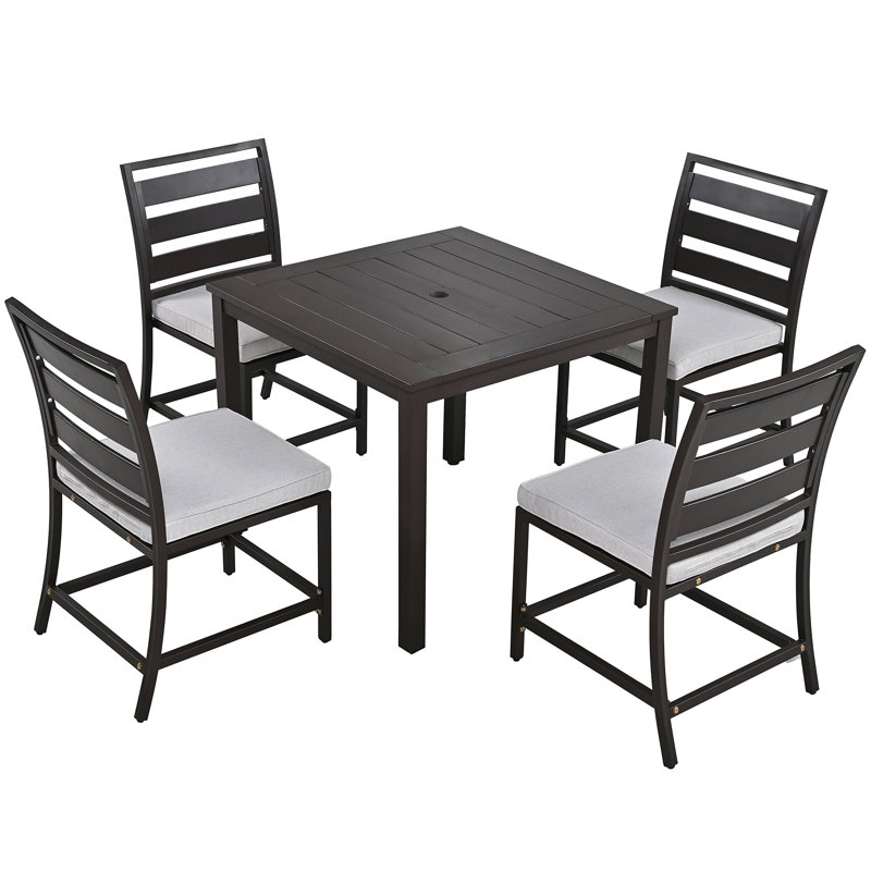 Ensemble repas pour quatre personnes, Brun foncé