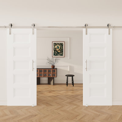 Porte de grange coulissante double 80 po à 5 panneaux blancs H 80 po avec quincaillerie d'installation en nickel brossé - Surface apprêtée, noyau creux