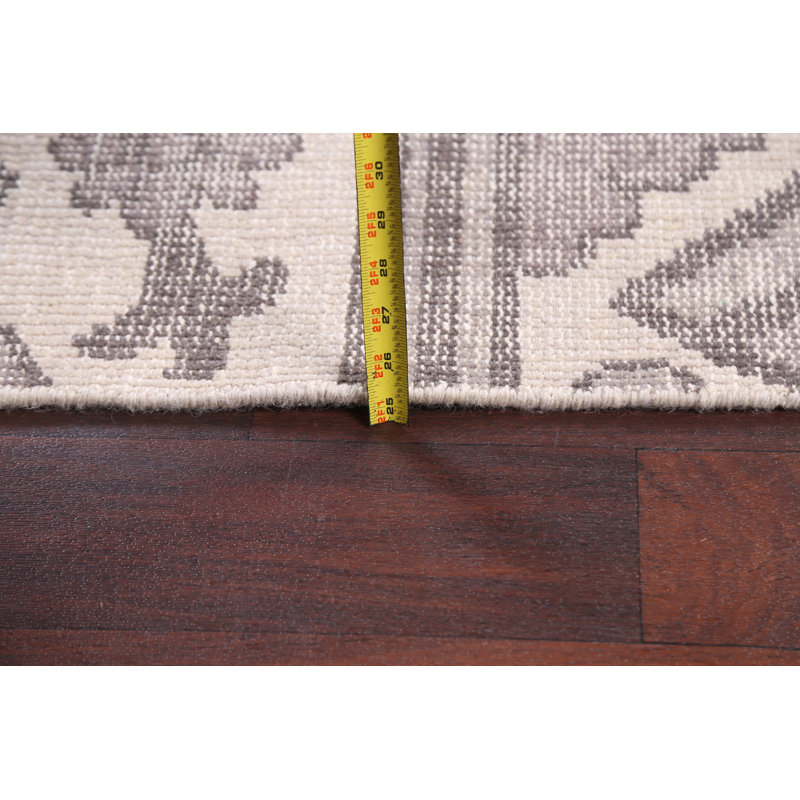 Lucianne One-of-a-Kind 4'0'' X 6'0'' New Age Wool Area Rug in