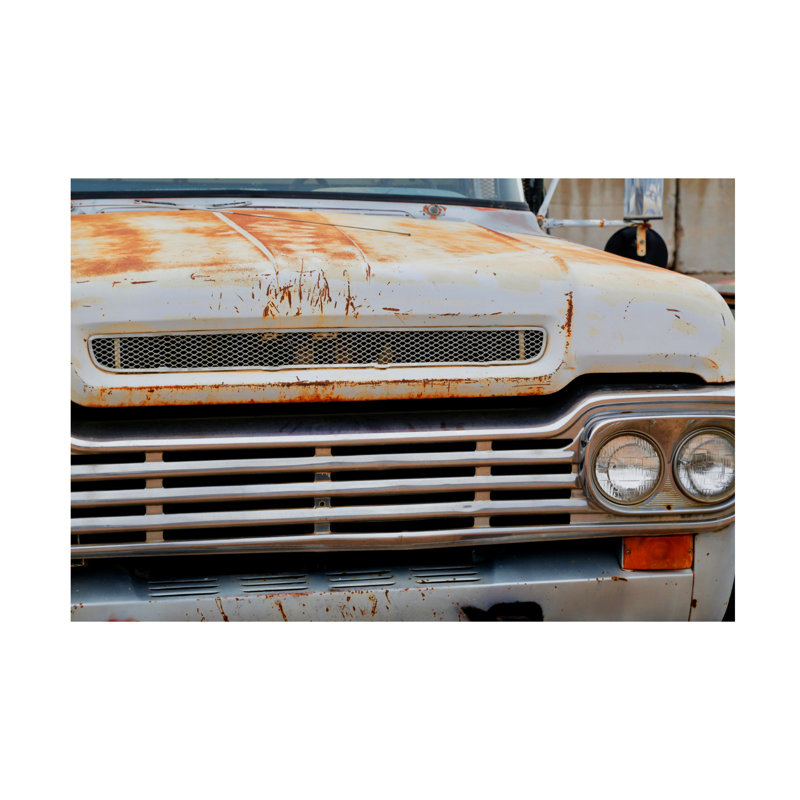 «White Ford Grill» par Susan Vizvary, photographie sur toile tendue, H 30 po x l 47 po