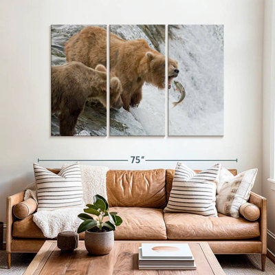 Brampt Grizzly Bears Hunting Fish
